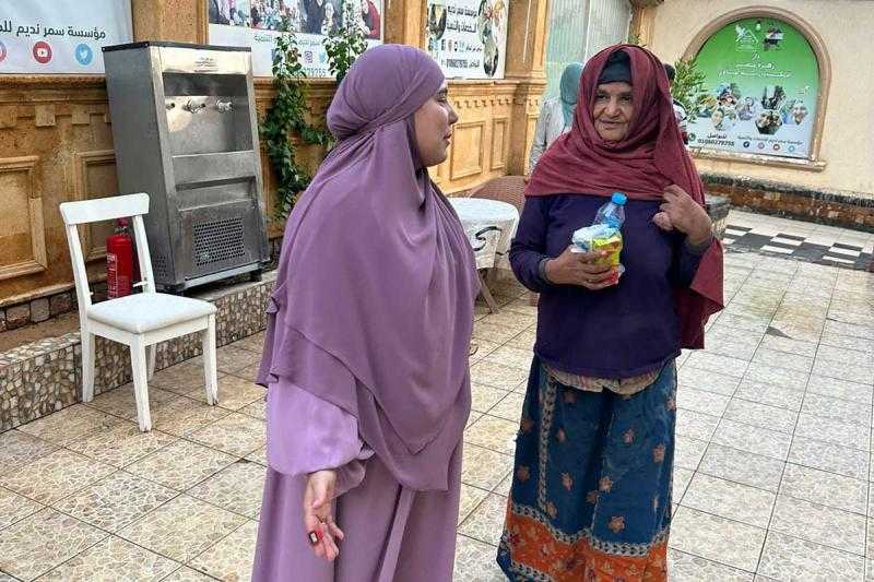 سمر نديم تُعيد سيدة مُسنة لدار ”زهرة مصر” بعد هروبها وتسلمها لأهلها